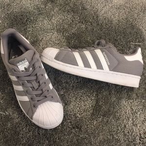 Like new!! Adidas SUPERSTAR